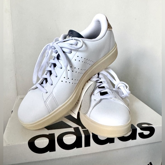 NWT Adidas women’s advantage 2.0 sneaker with cloud foam inserts size 7 - Picture 5 of 8